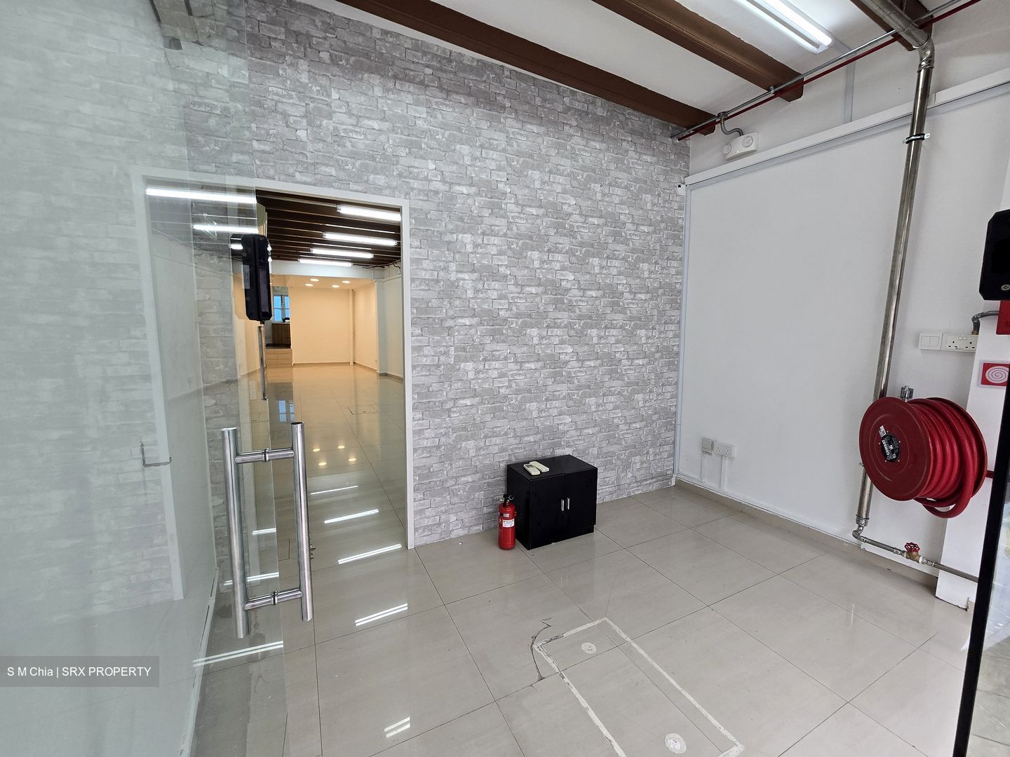 River Valley Road (D9), Retail #480501631